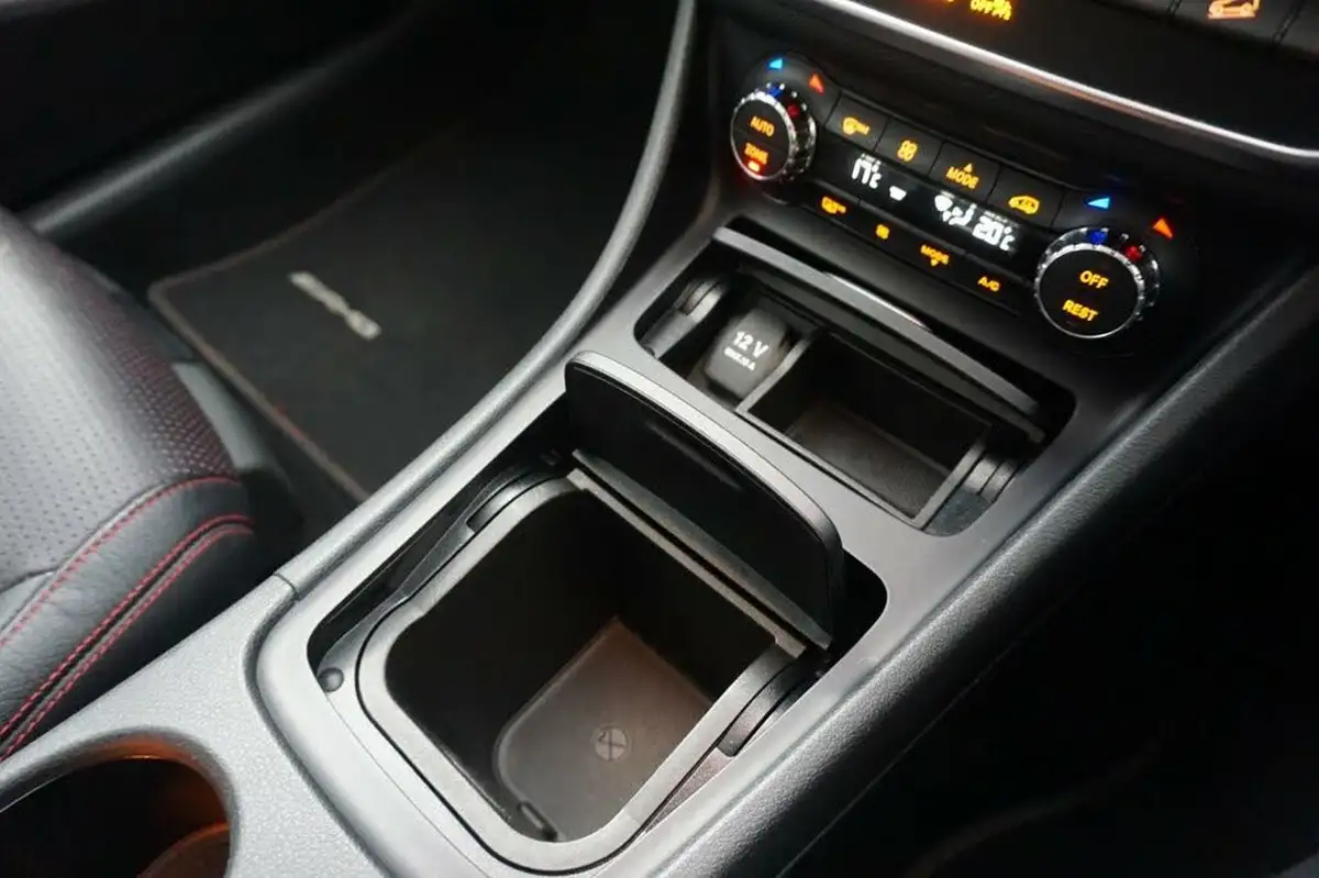 2015-mercedes-benz-gla-class-20-amg-line-premium-plus-big-37