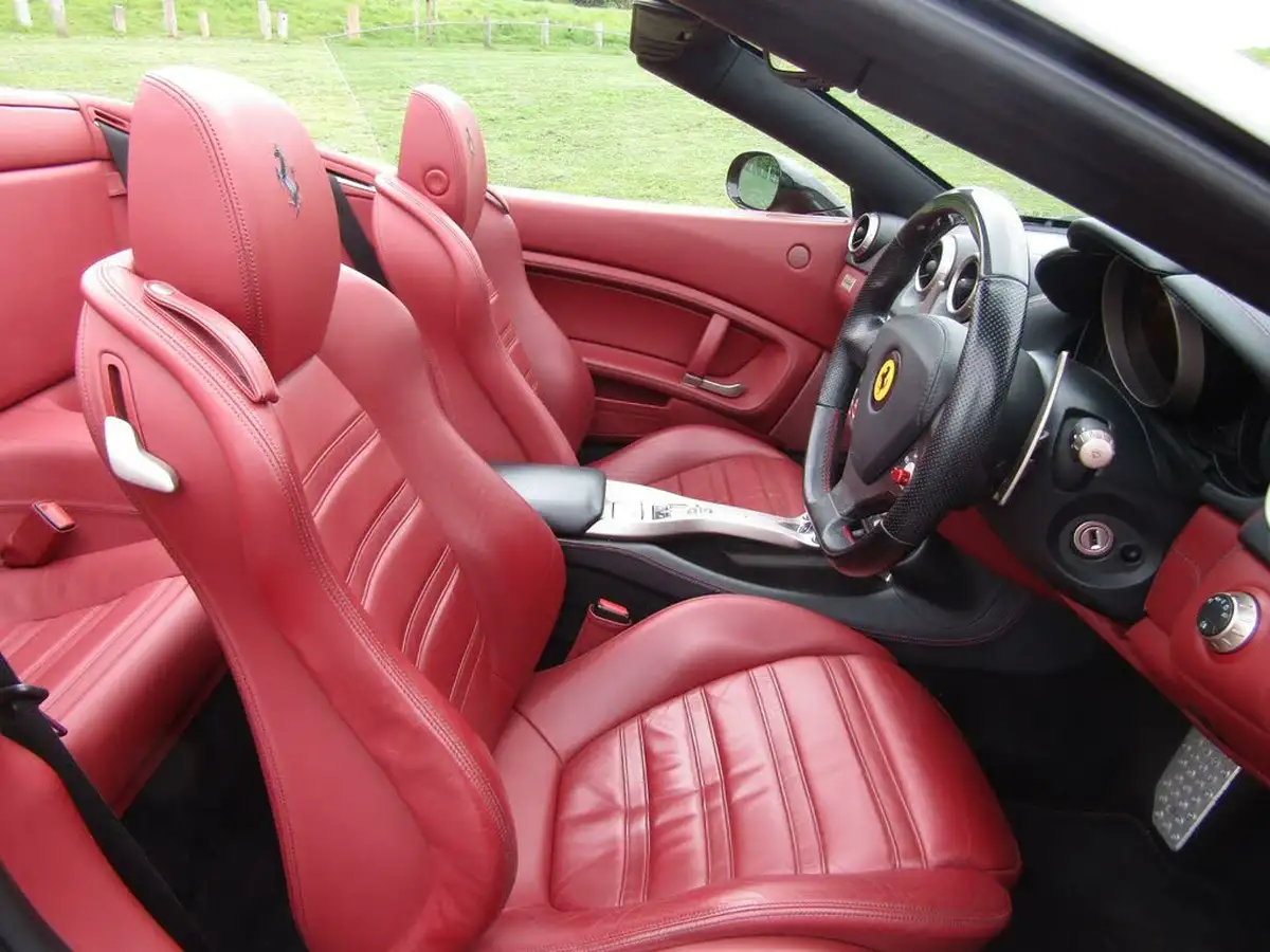 2010-ferrari-california-43-big-21