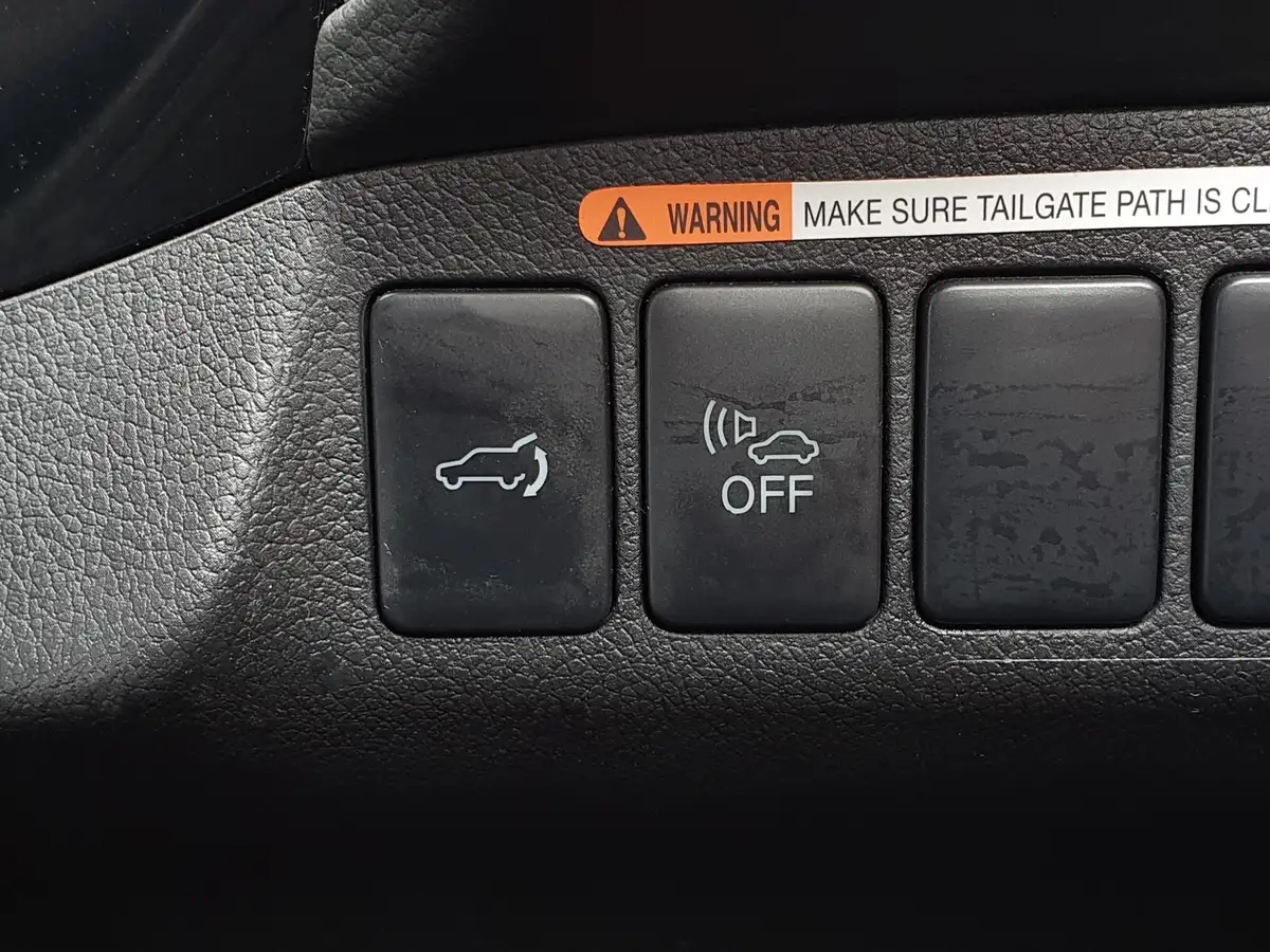 2015-mitsubishi-outlander-20-gx4h-phev-big-28