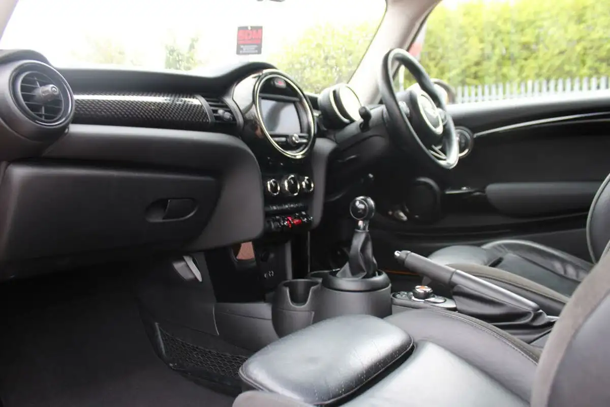 2017-mini-cooper-20-cooper-s-chili-ss-hatchback-3d-big-13