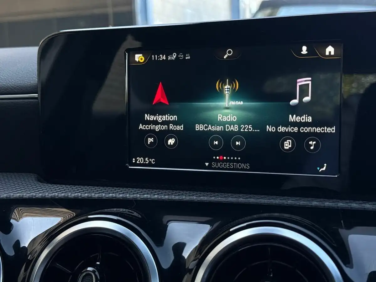 2021-mercedes-benz-a-class-13-a180-se-7g-dct-big-9