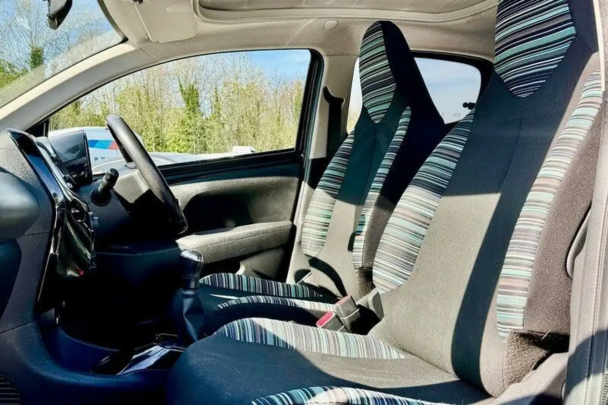 2018-citroen-c1-12-puretech-airscape-flair-big-18