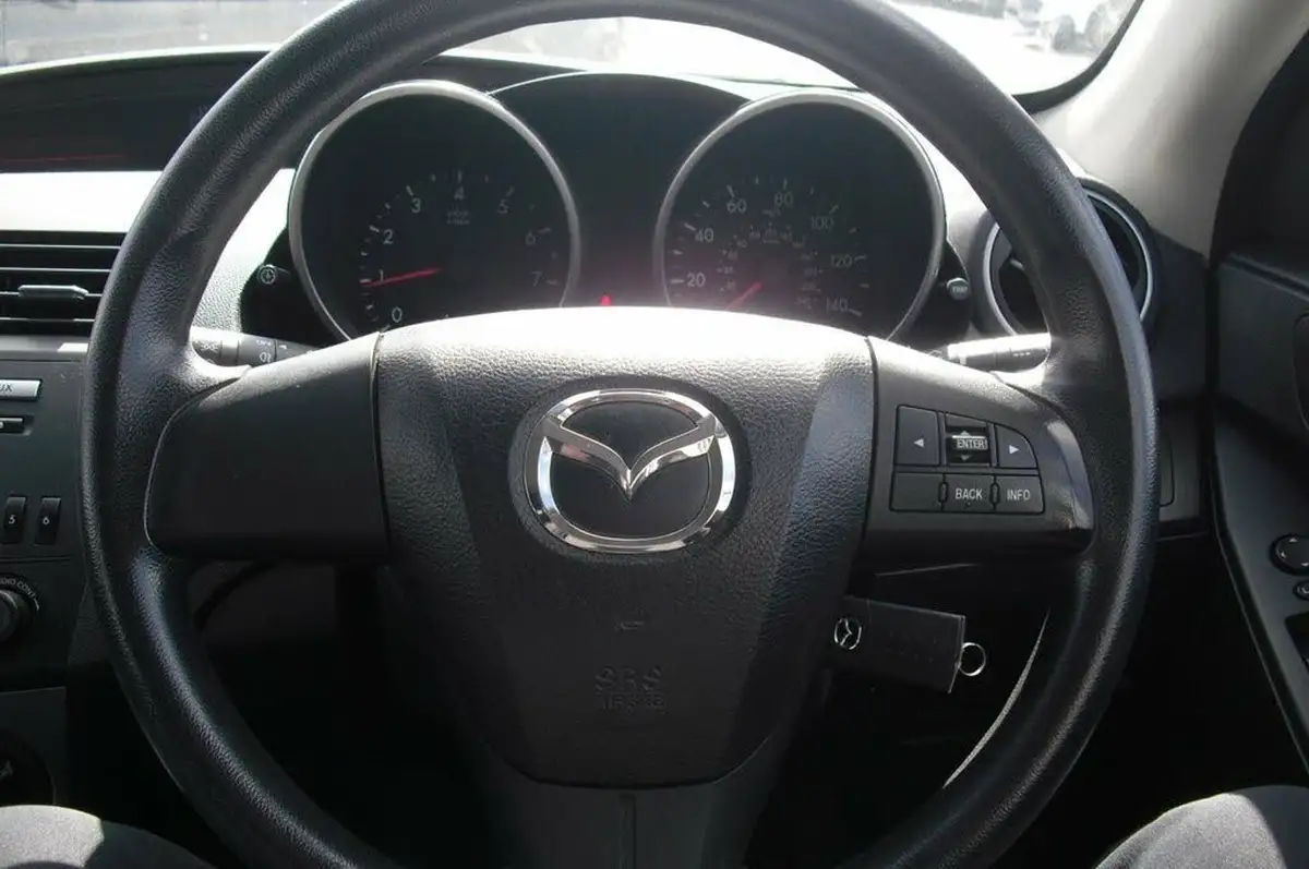 2010-mazda-mazda3-16-s-big-4