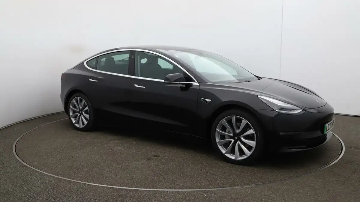 2020-tesla-model-3-e-long-range-big-38