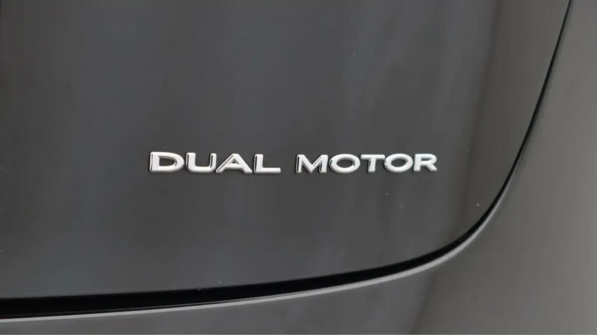 2020-tesla-model-3-e-long-range-big-21