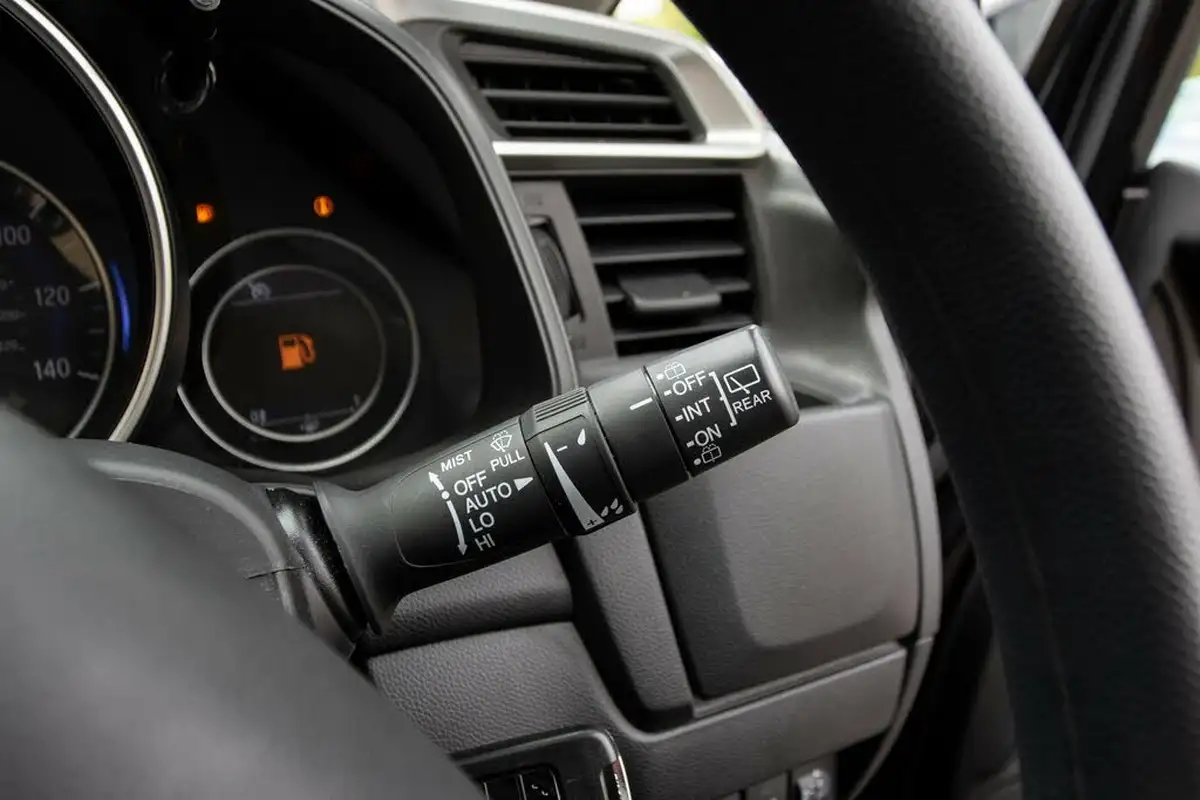 2015-honda-jazz-13-i-vtec-se-cvt-big-17