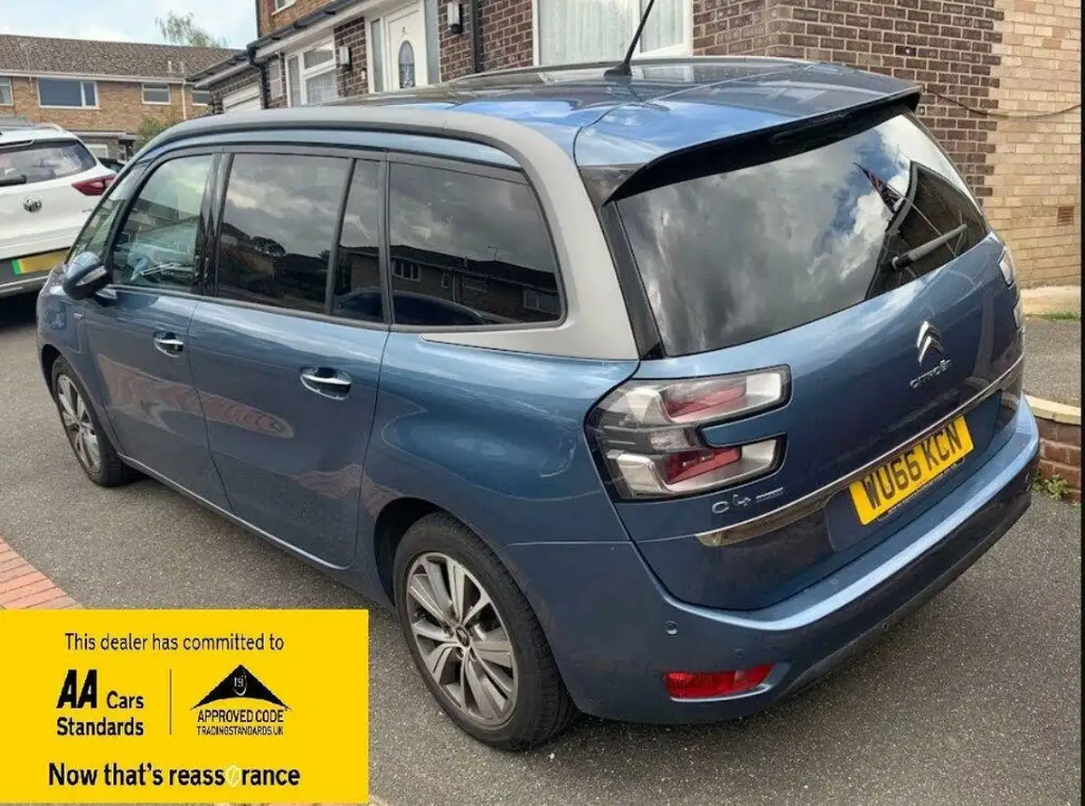 2016-citroen-grand-c4-picasso-16bluehdi-exclusive-eat6-big-2