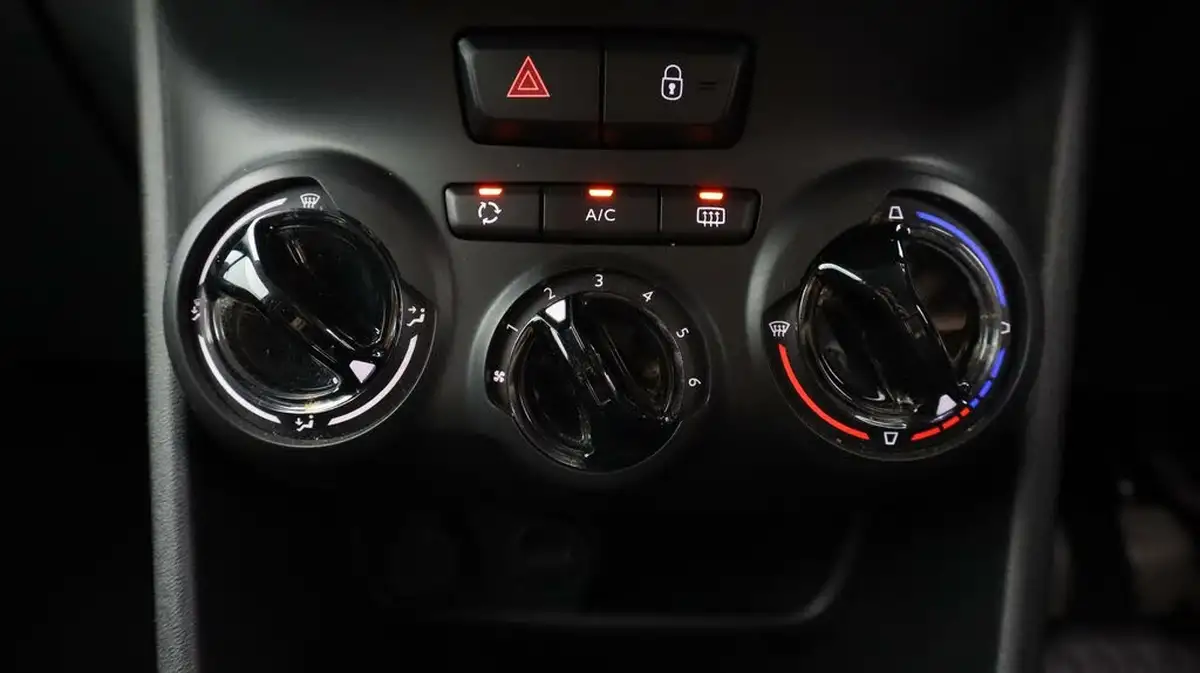 2019-peugeot-2008-suv-12-puretech-signature-82bhp-big-12