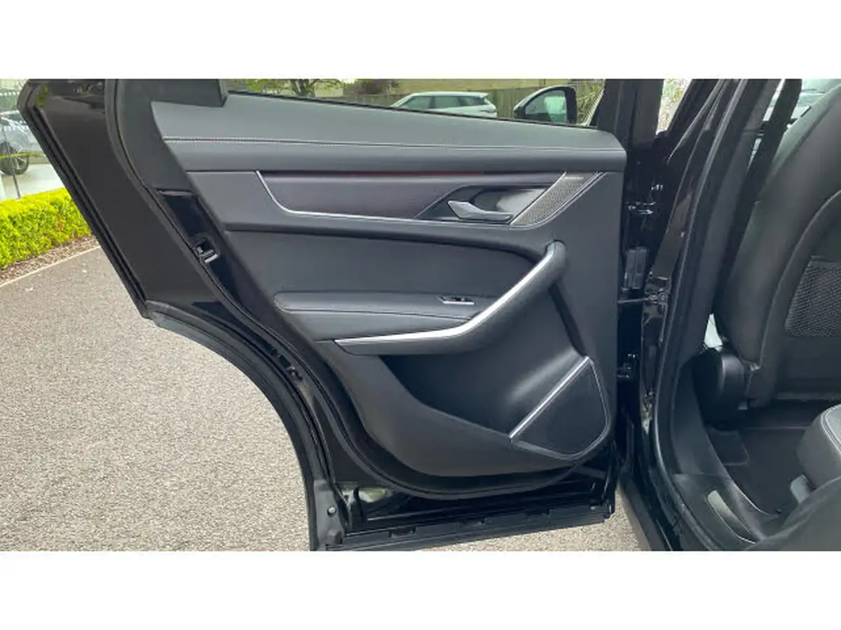 2024-jaguar-f-pace-20-d200-r-dynamic-hse-black-big-44