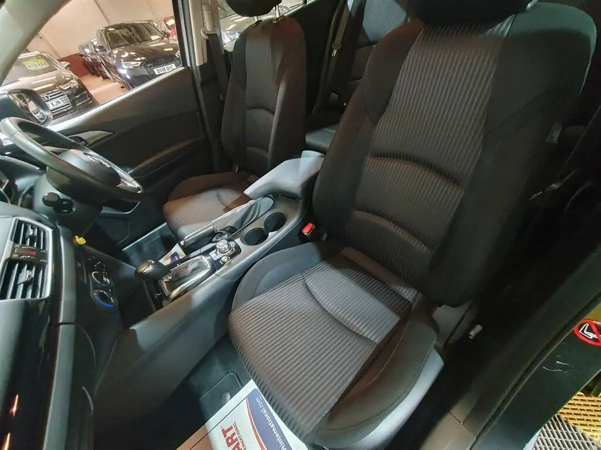 2015-mazda-mazda3-20-se-nav-hatchback-5d-auto-big-7