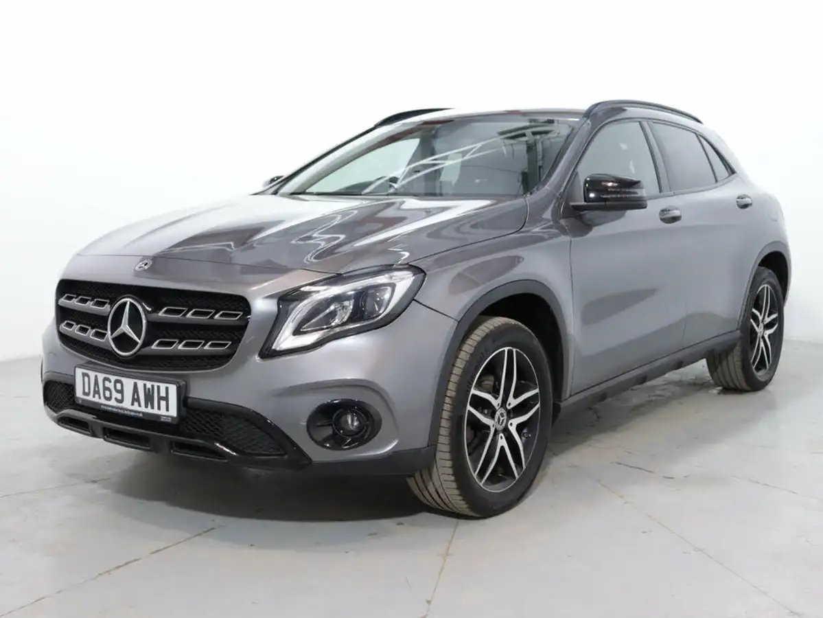 2019-mercedes-benz-gla-class-16-gla-180-urban-edition-big-2