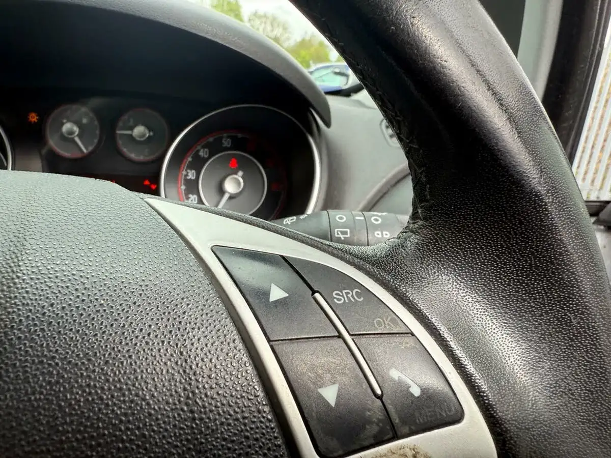 2014-fiat-punto-12-easy-3d-big-14