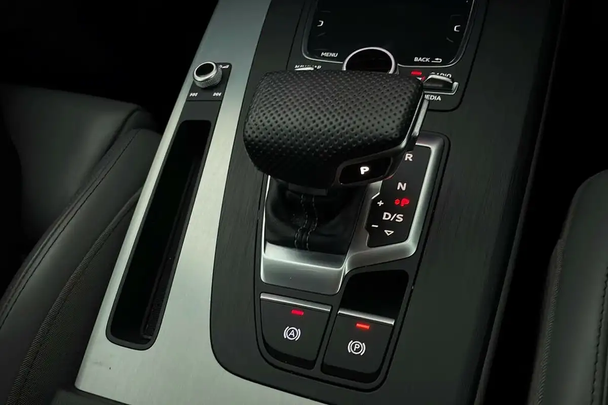2020-audi-q5-20-55-tfsi-e-s-line-competition-big-11