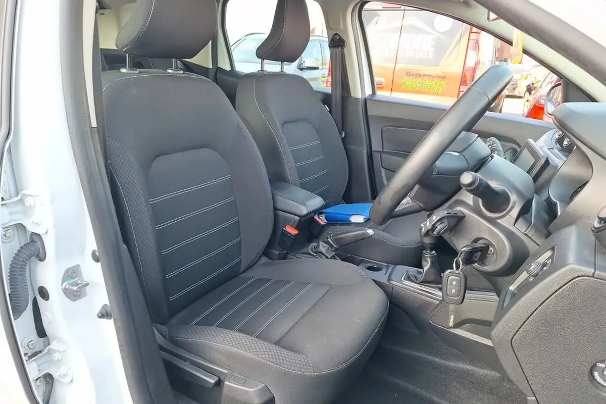 2022-dacia-duster-10-tce-comfort-100bhp-bi-fuel-station-wagon-5d-big-31