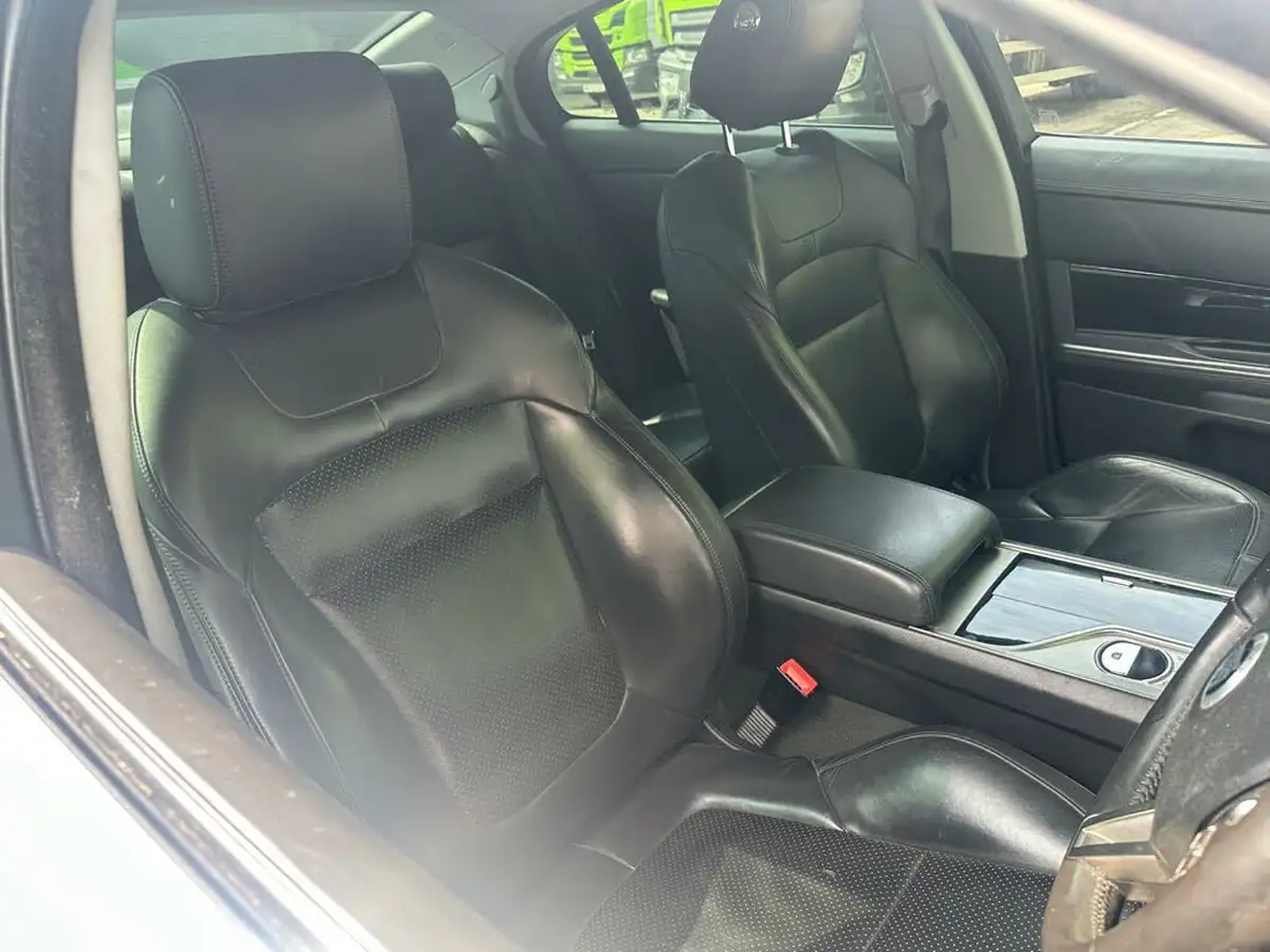 2010-jaguar-xf-30td-s-premium-luxury-big-9