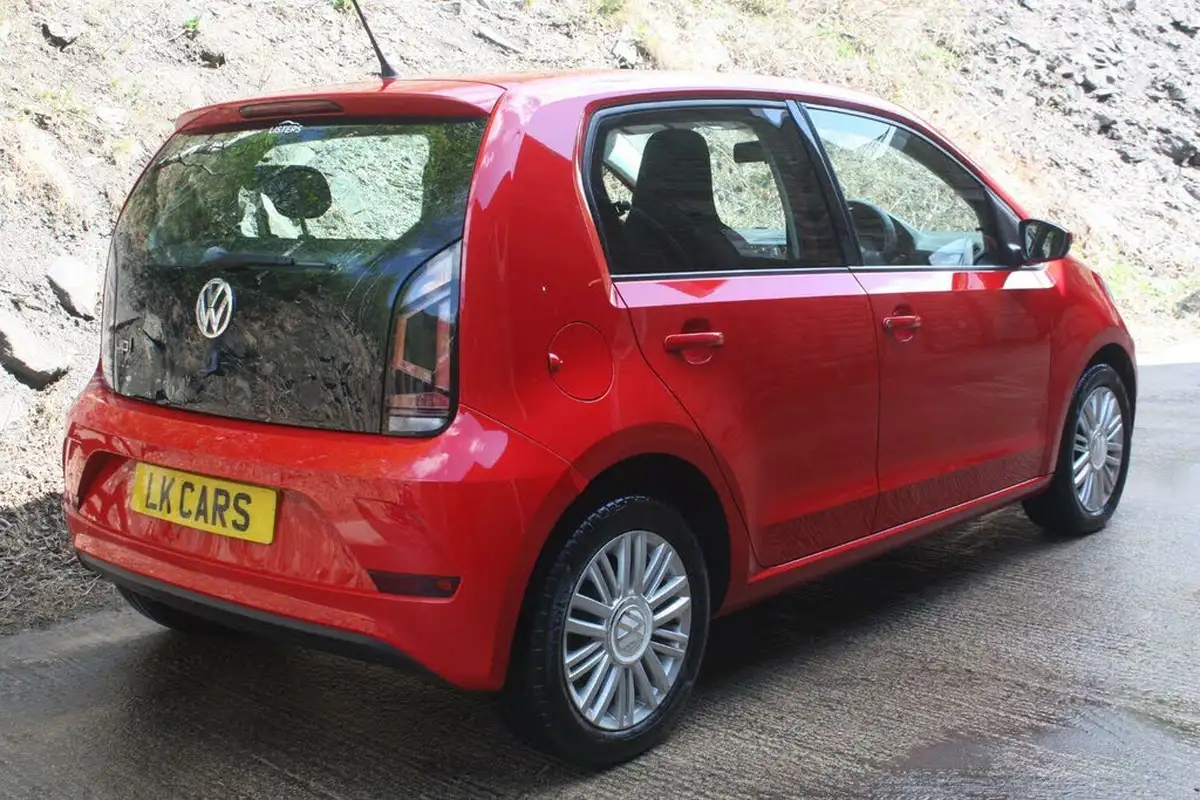2017-volkswagen-up-10-move-up-5d-big-3
