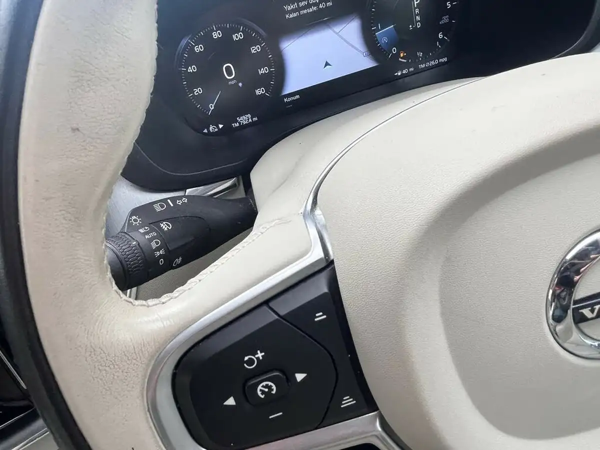 2018-volvo-xc60-20td-d4-momentum-pro-4x4-geartronic-big-10