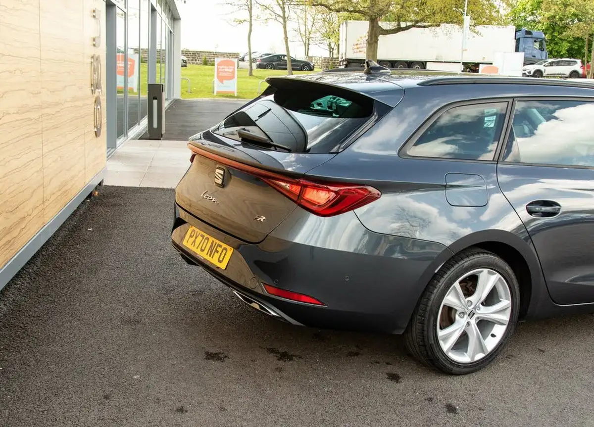2020-seat-leon-15-etsi-fr-estate-big-8