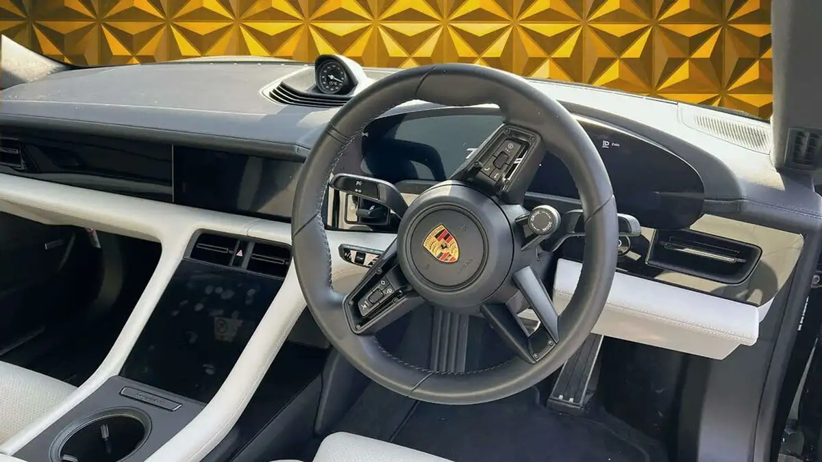 2020-porsche-taycan-e-turbo-big-7