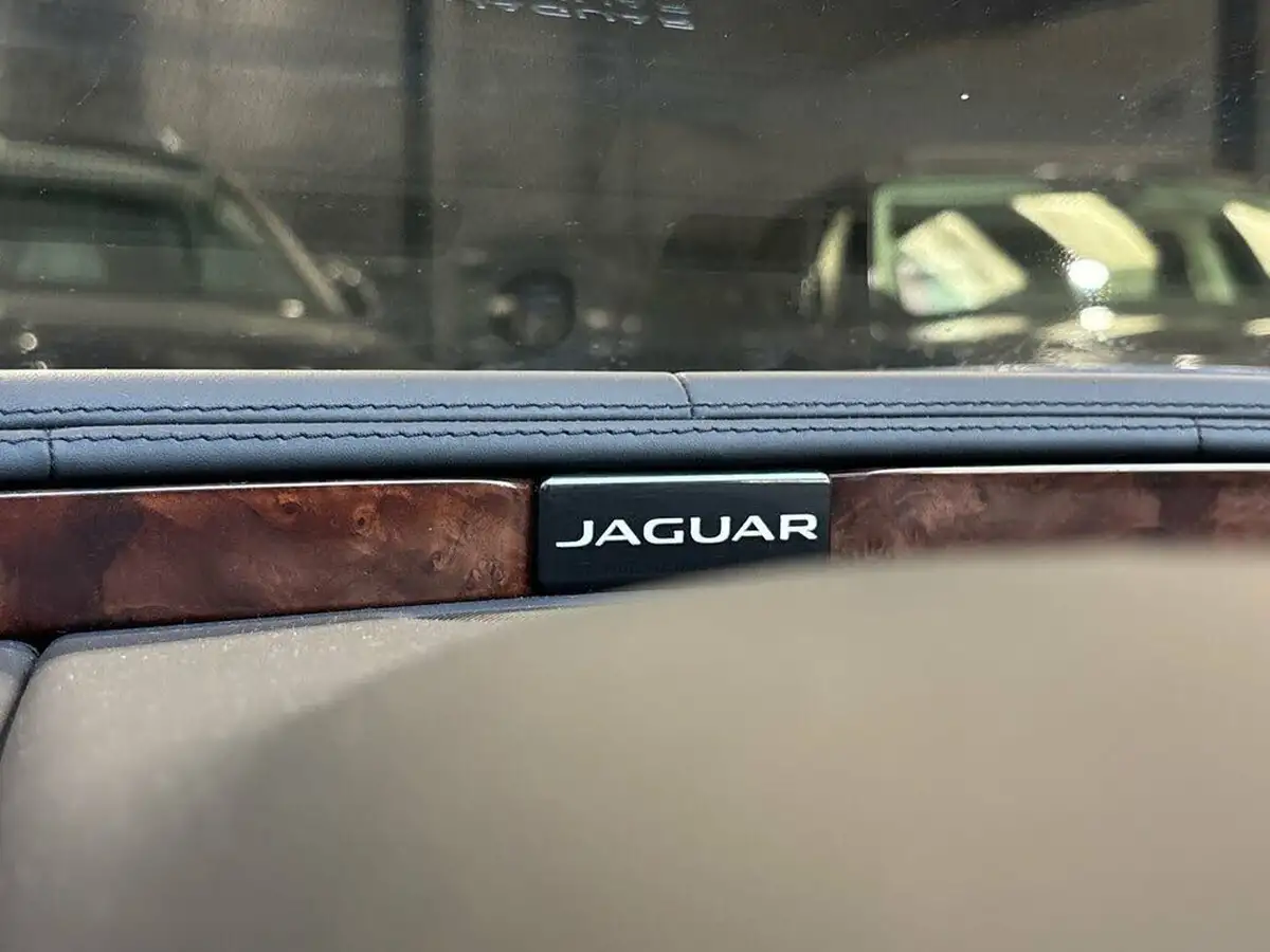 2019-jaguar-xj-series-30td-xj-portfolio-lwb-big-29