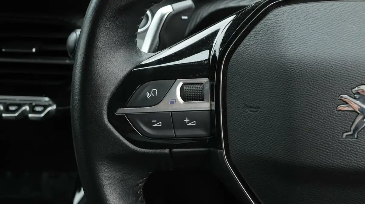 2021-peugeot-2008-suv-12-puretech-allure-premium-130bhp-eat8-big-24