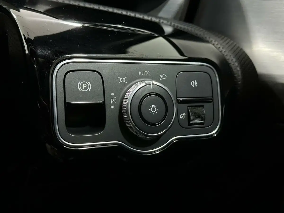 2021-mercedes-benz-a-class-13-a250e-amg-line-premium-hatchback-5d-big-14