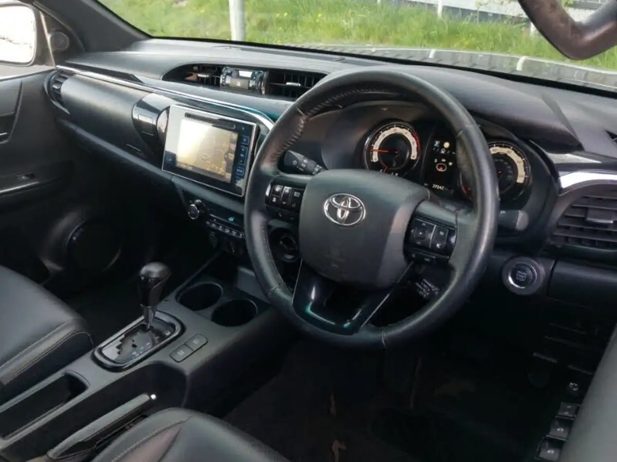2020-toyota-hi-lux-24d-4d-invincible-x-35t-auto-big-11