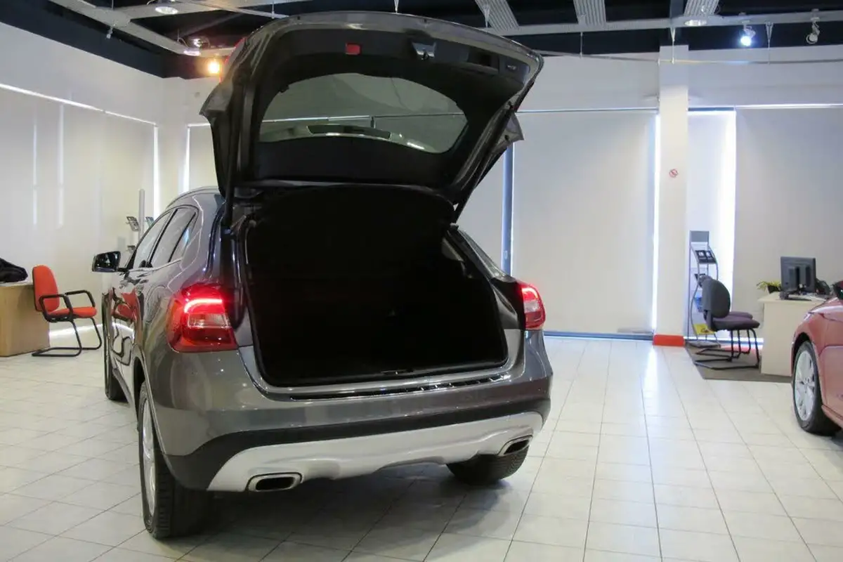 2016-mercedes-benz-gla-class-21d-gla-200d-sport-ss-7g-dct-big-3