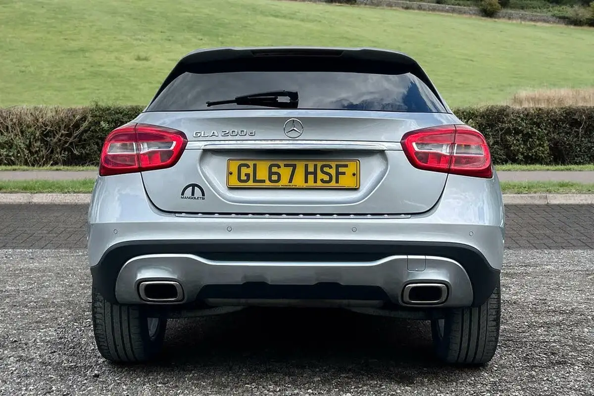 2017-mercedes-benz-gla-class-21d-gla-200d-sport-executivess-big-6