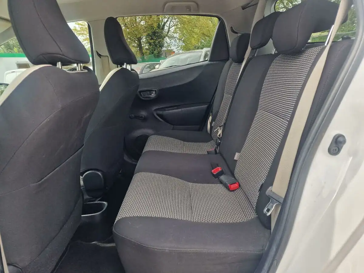 2013-toyota-yaris-133-trend-vvt-i-5d-big-12
