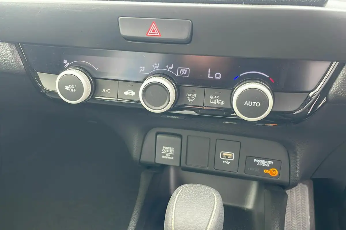 2021-honda-jazz-15-i-mmd-se-107ps-big-12