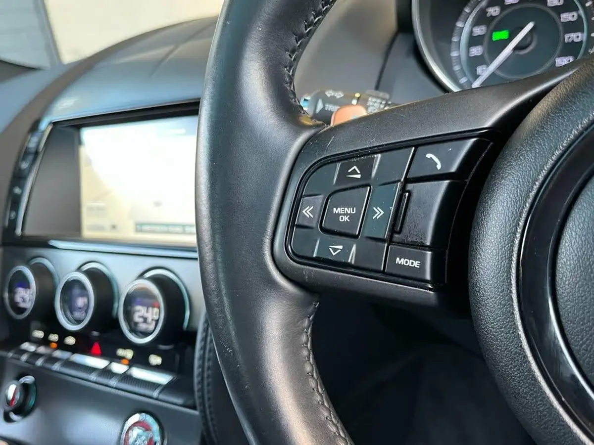 2014-jaguar-f-type-30-s-coupe-quickshift-big-37