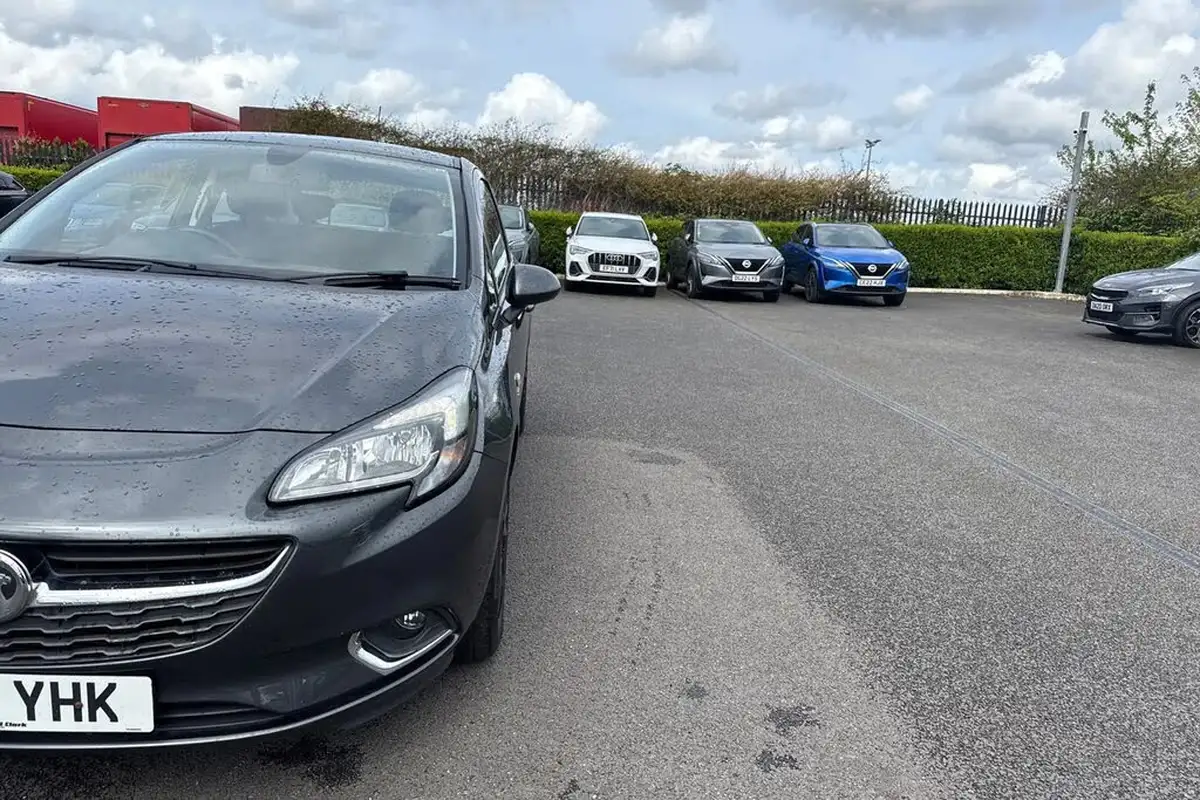 2017-vauxhall-corsa-14i-sri-75ps-ecoflex-3d-big-24