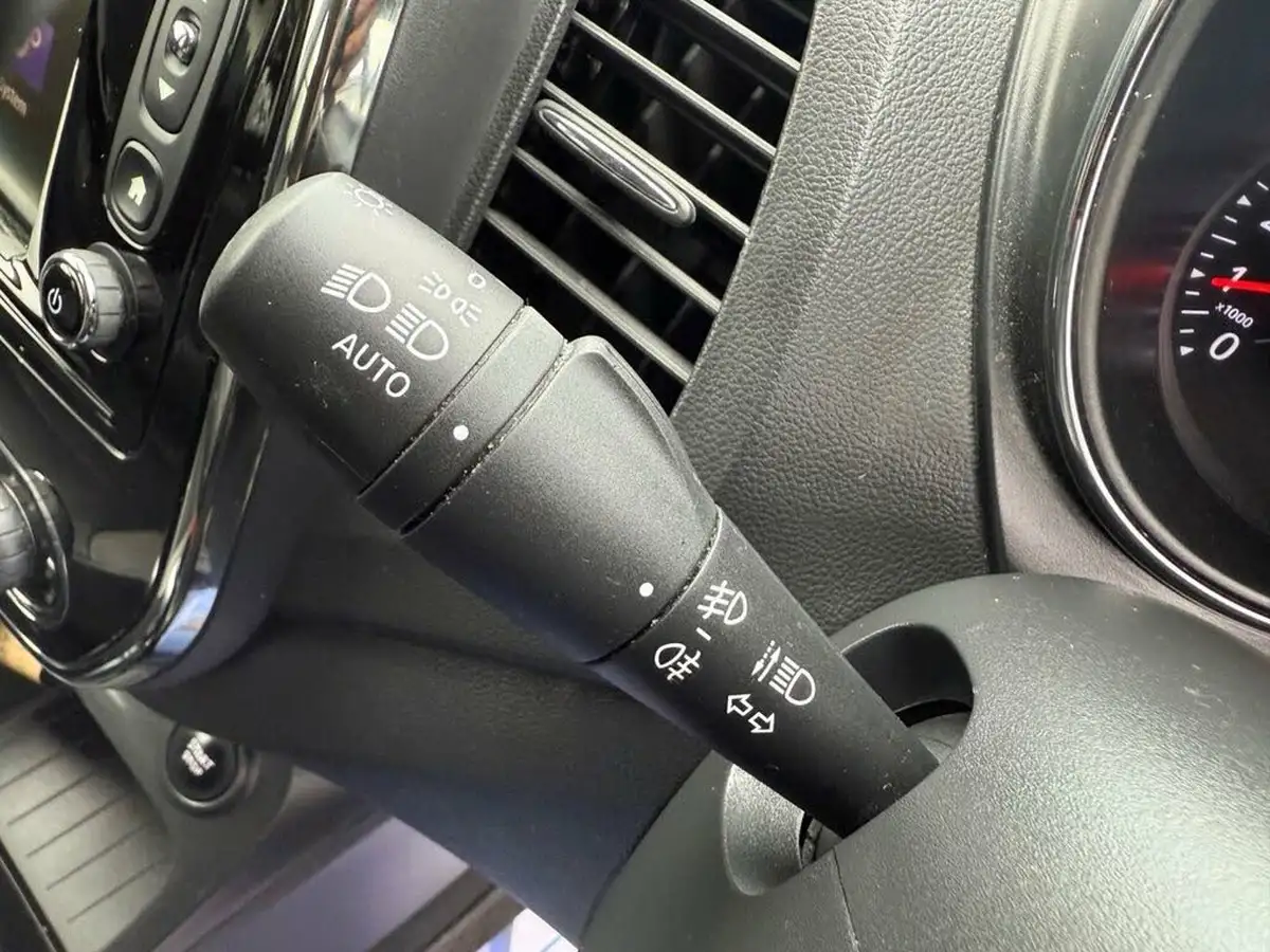 2016-renault-captur-09-signature-nav-big-32
