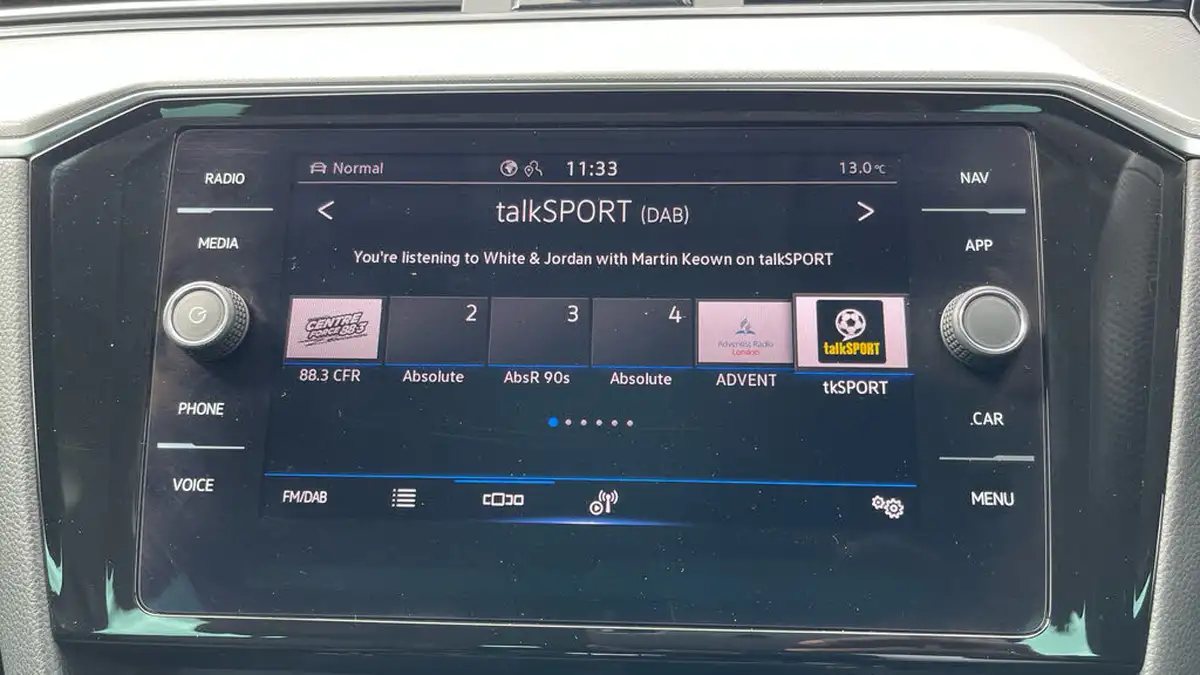 2021-volkswagen-passat-14-tsi-gte-estate-5d-big-24