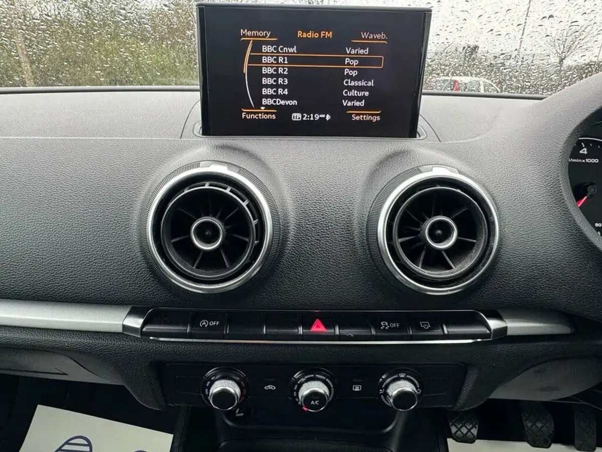 2013-audi-a3-16td-se-hatchback-3d-big-16
