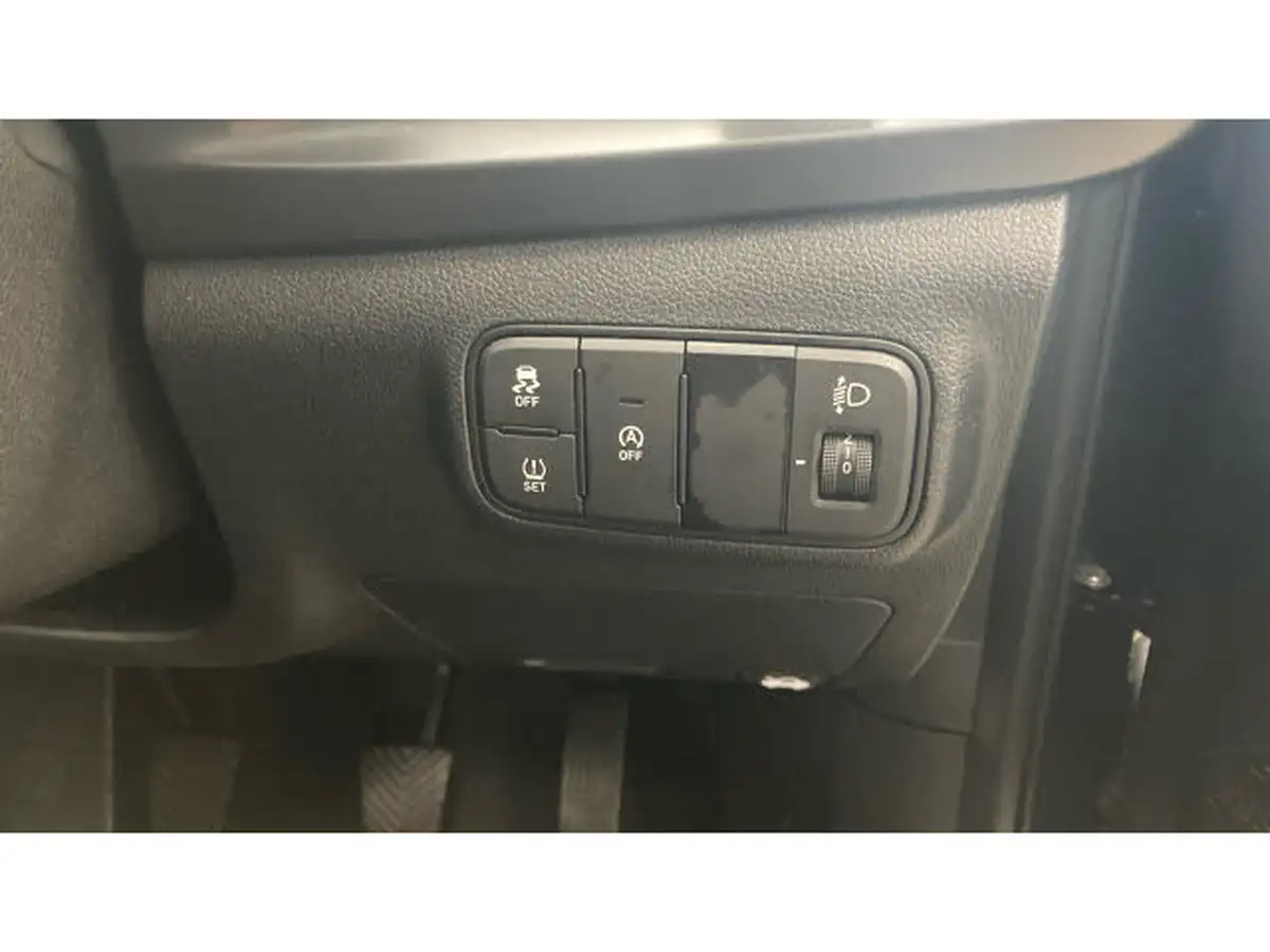 2025-hyundai-i20-10-t-gdi-advance-big-23