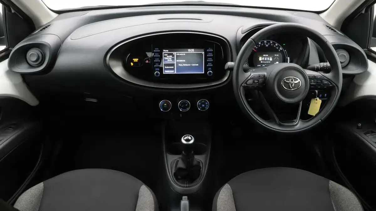 2022-toyota-aygo-x-10-vvt-i-pure-big-13
