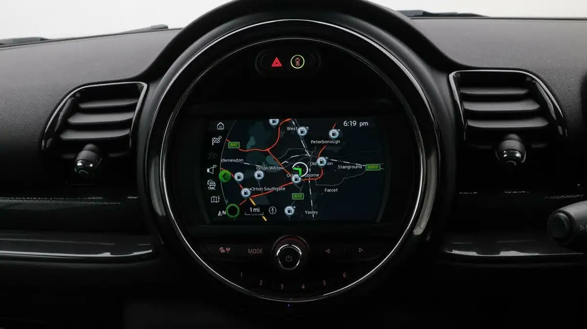 2018-mini-clubman-15-cooper-ss-big-10