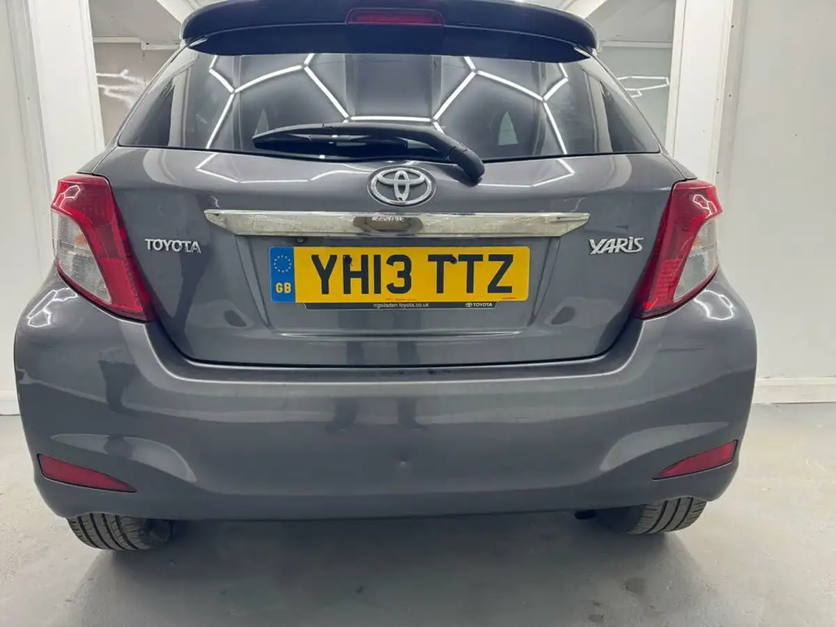 2013-toyota-yaris-133-sr-vvt-i-5d-big-36