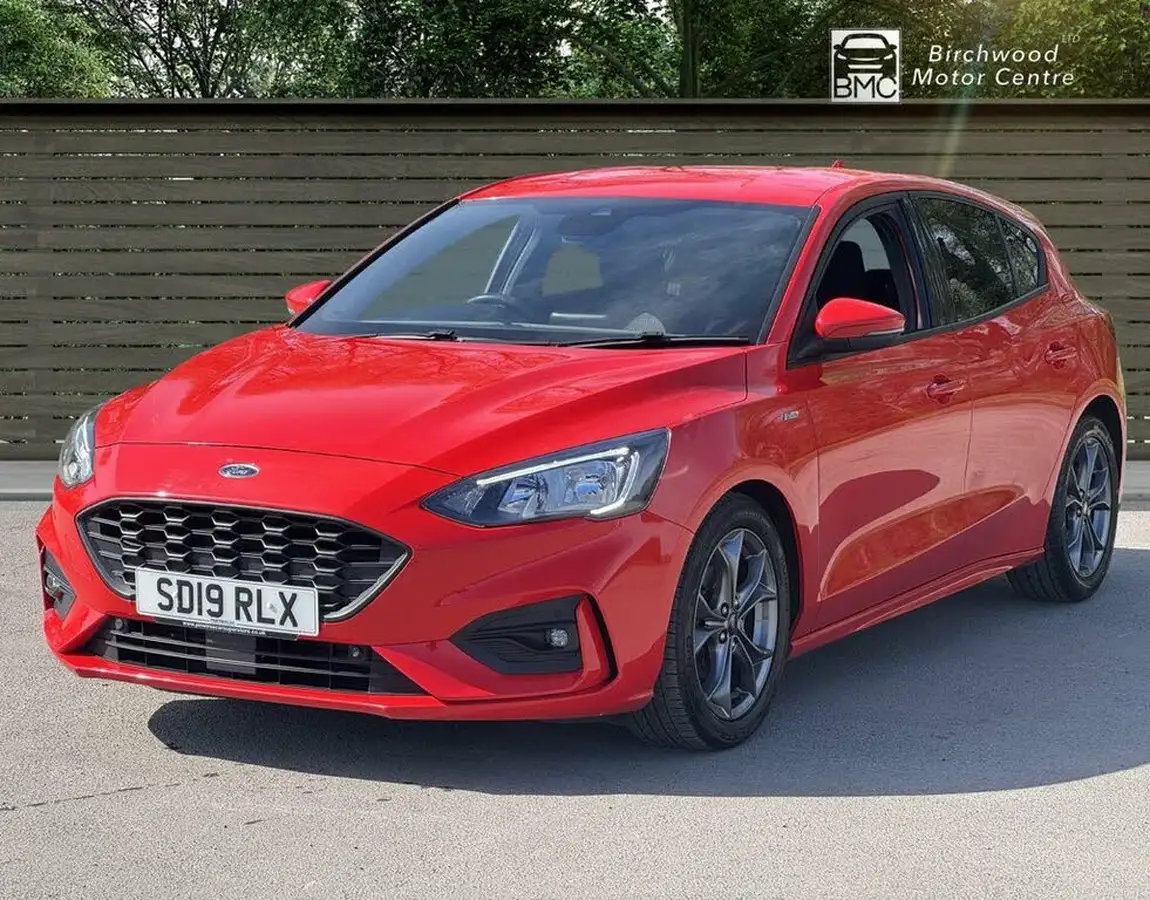 2019-ford-focus-10t-st-line-hatchback-big-2