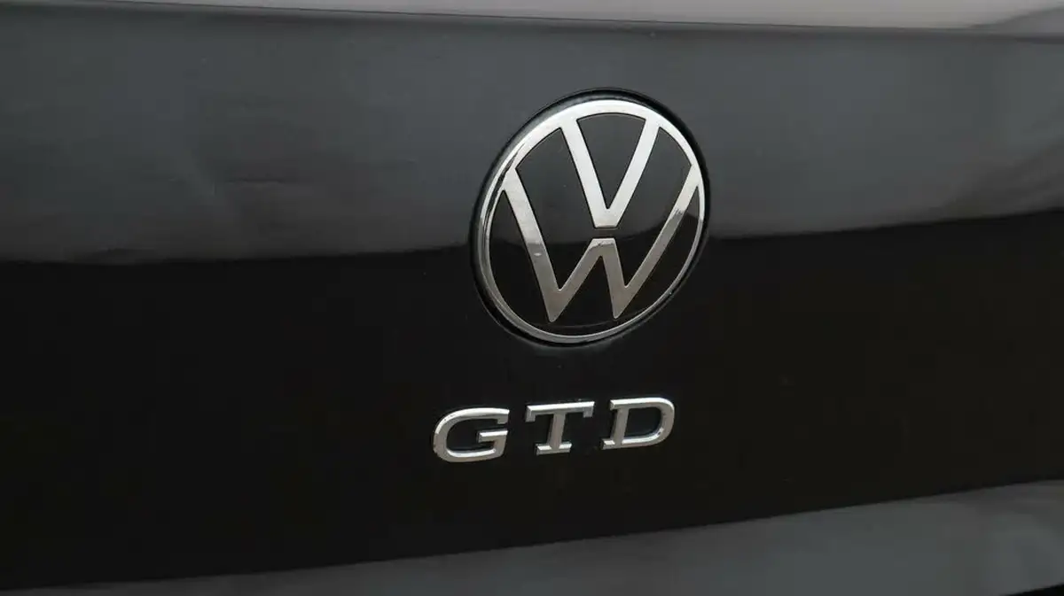2022-volkswagen-golf-20tdi-gtd-big-21