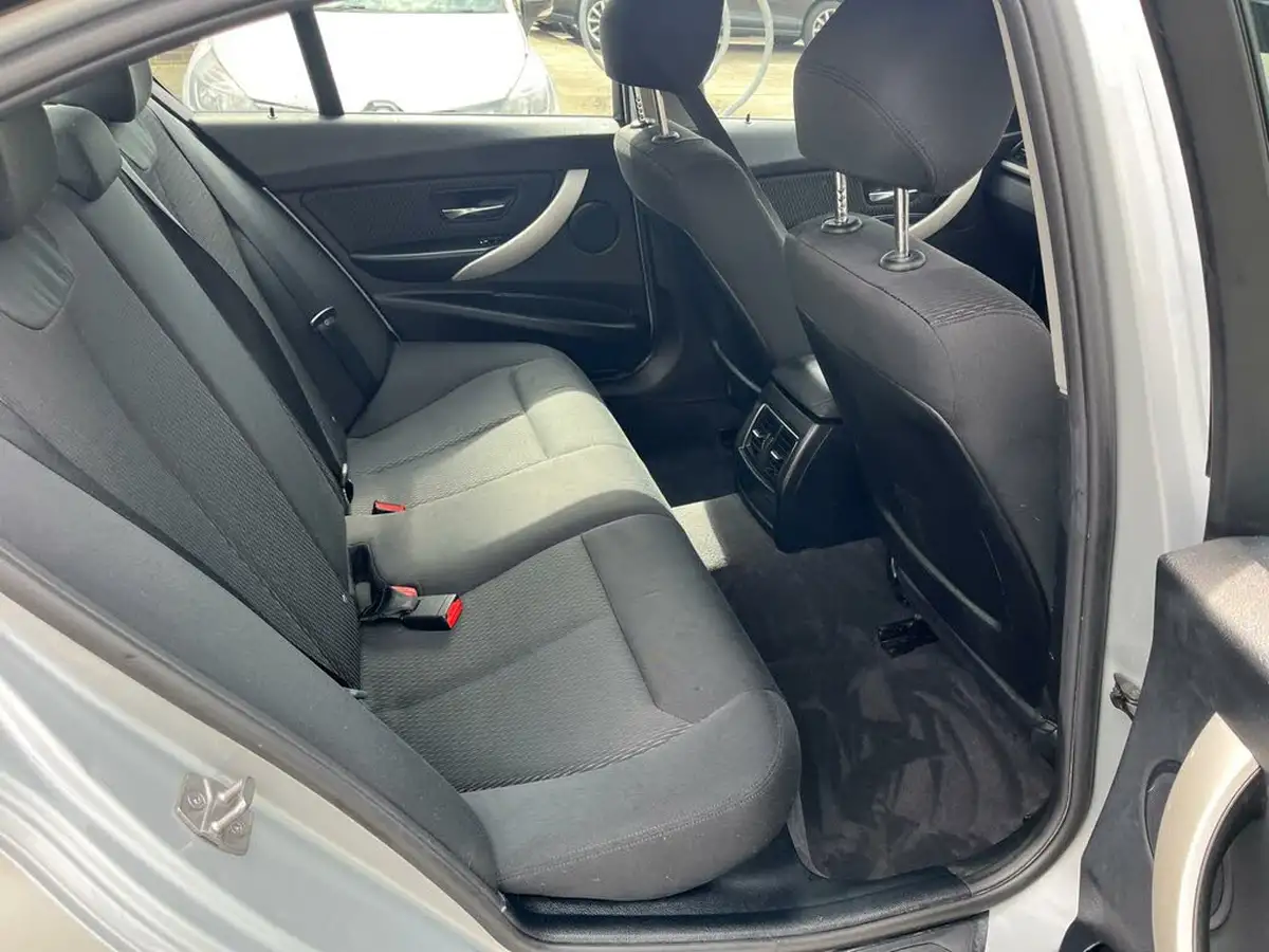 2015-bmw-3-series-20td-318d-se-150bhp-saloon-4d-big-16
