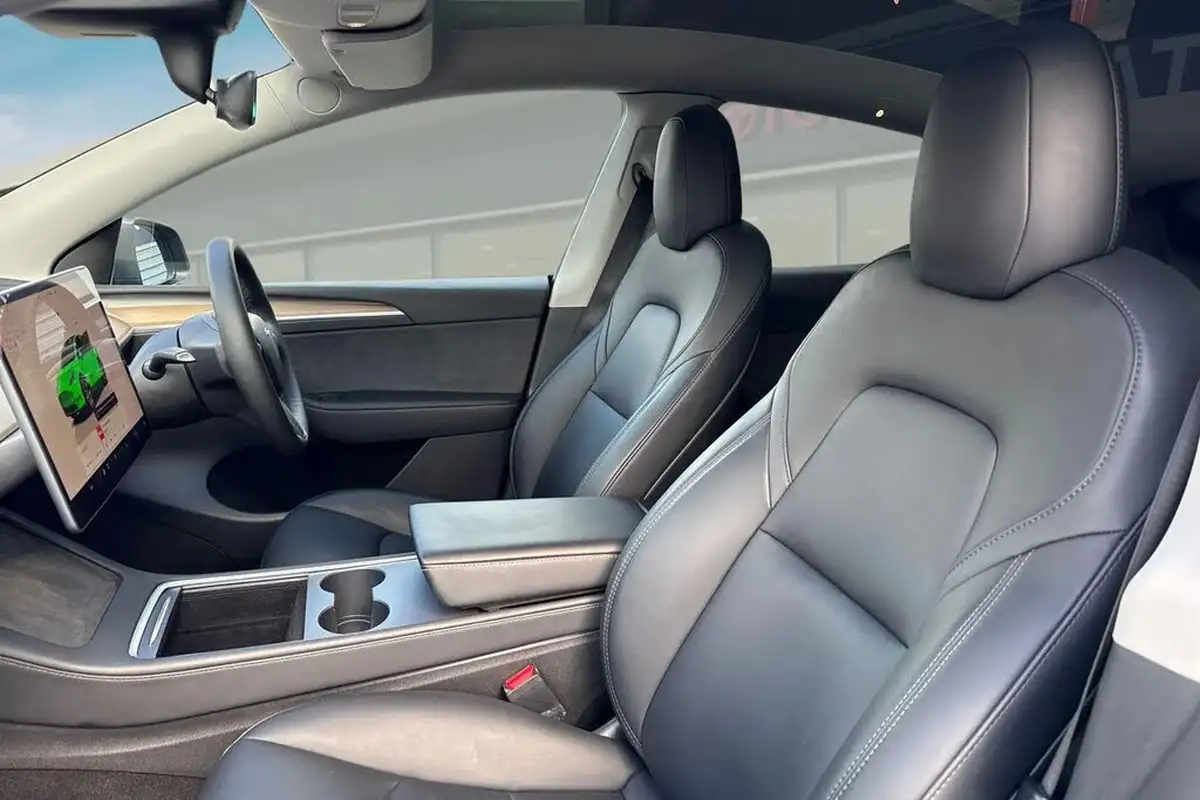 2022-tesla-model-y-e-long-range-big-15