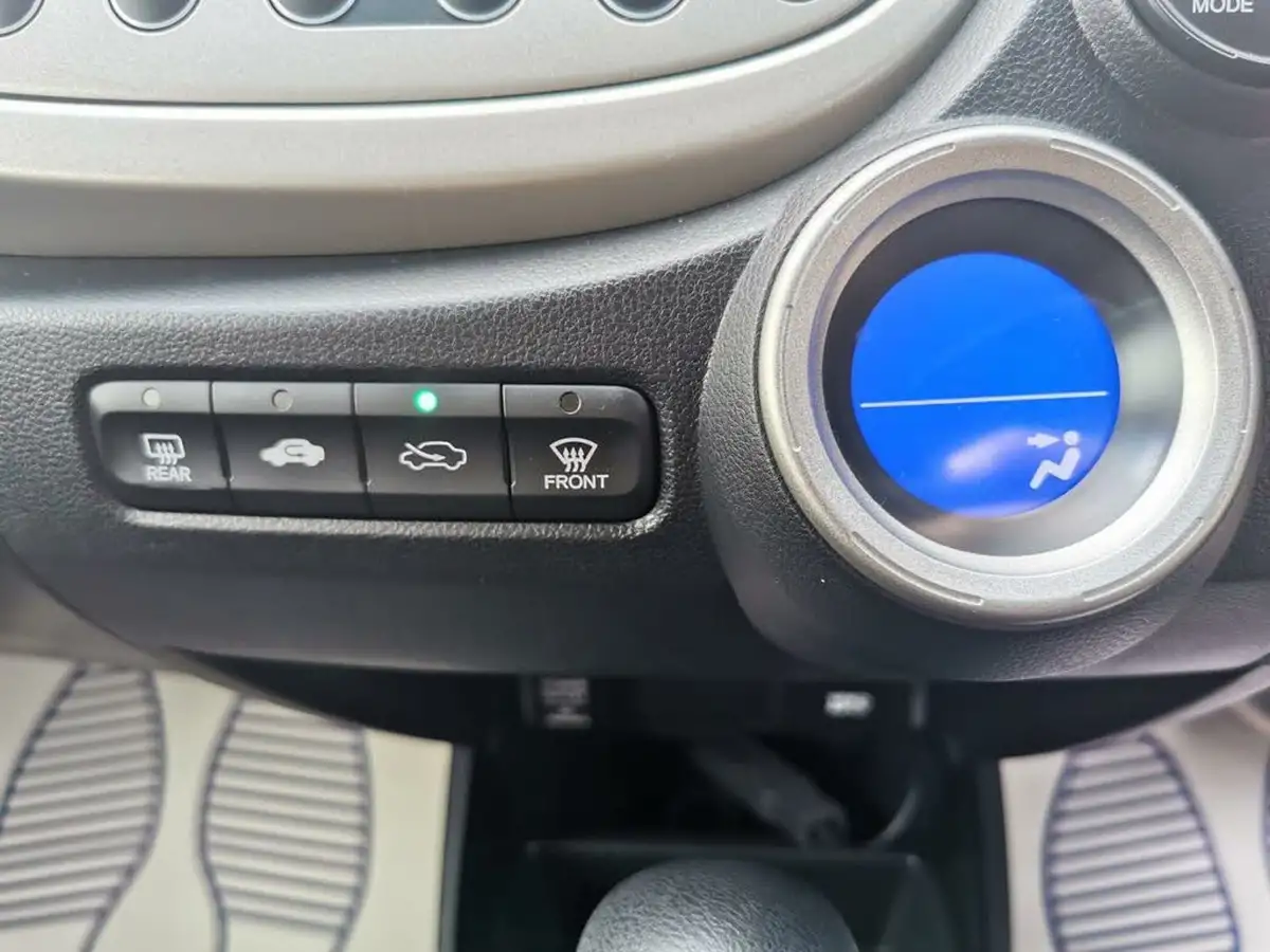 2012-honda-jazz-big-23