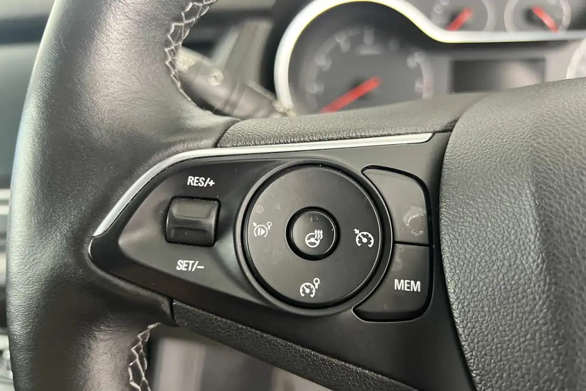 2020-vauxhall-grandland-x-12-sri-nav-big-10