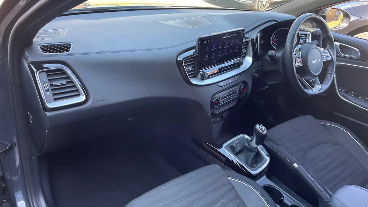 2022-kia-ceed-15-t-gdi-gt-line-big-9