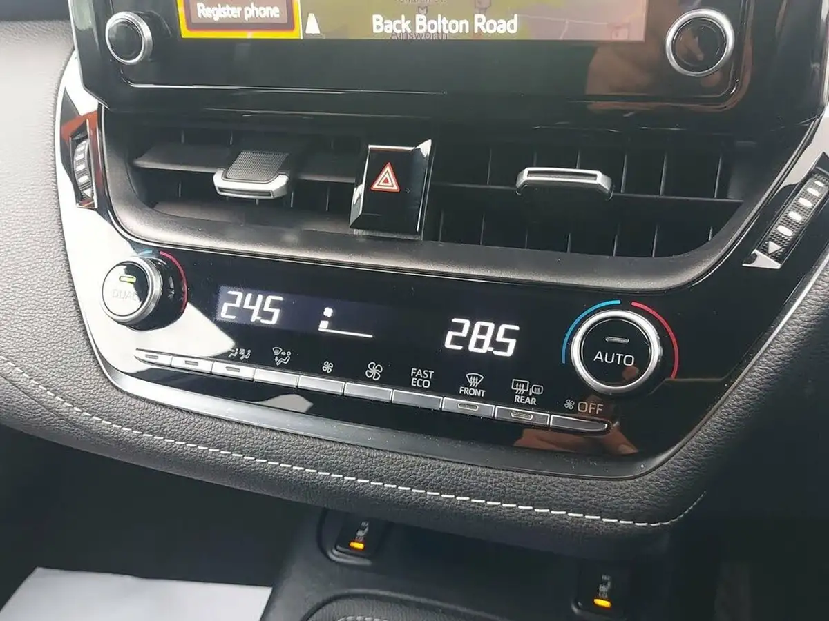 2021-toyota-corolla-18-vvt-i-design-trk-touring-sports-5d-big-33