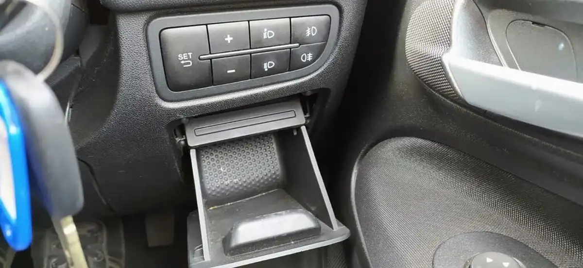2016-fiat-punto-12-easy-5d-big-35