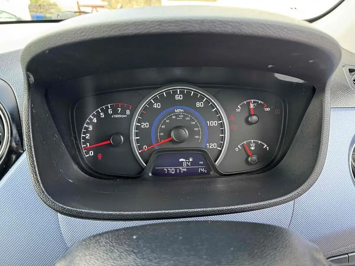 2014-hyundai-i10-12-premium-big-14